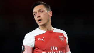 مسعود أوزيل لاعب أرسنال