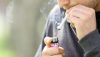 أمريكا تسعى للحد من بيع التبغ للقاصرين