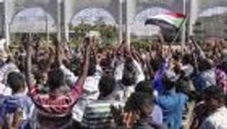 "قوى إعلان التغيير" بالسودان تطالب بحكومة مدنية وهيكلة المخابرات