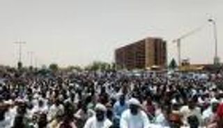 تجمع المهنيين السودانيين: تنحي بن عوف انتصار لإرادة الشعب