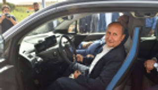بالصور.. المجموعة البافارية تطلق السيارات الكهربائية BMWi بمصر