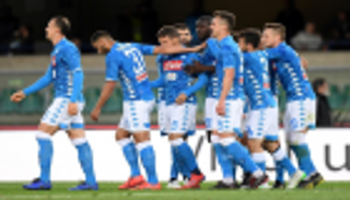 نابولي يهزم كييفو ويؤجل فوز يوفنتوس بالدوري الإيطالي