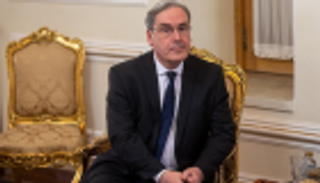 إيران تستدعي سفير فرنسا إثر تغريدات بشأن تخصيب اليورانيوم