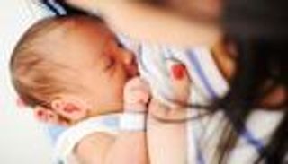 الرضاعة الطبيعية تنقذ أبناءكم من الكوليسترول والسمنة