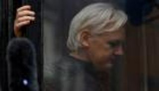 "سلطعون البحر" يطرد مؤسس "ويكيليكس" من سفارة الإكوادور بلندن