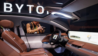 مئات الشركات الناشئة تتنافس في سوق السيارات الكهربائية بالصين