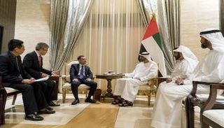 محمد بن زايد يستقبل وفد مجموعة شنغهاي الصينية