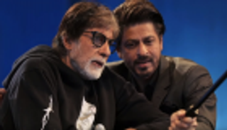 أميتاب باتشان يطالب شاروخان بمكافأة بعد النجاح الساحق لفيلم "بدلة"