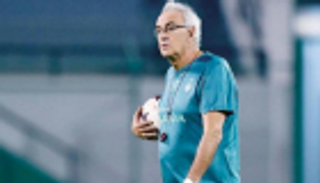 مدرب أهلي جدة يحرج صحفيا