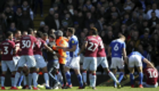 مشجع برمنجهام يتفاخر بسجنه.. ويرفض الاعتذار للاعب أستون فيلا