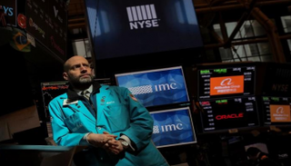 وول ستريت تغلق منخفضة