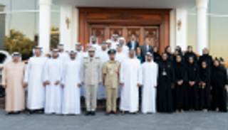 محمد بن زايد يحث أبناء الشهداء المشاركين في برنامج "خطوات" على التميّز