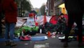 بالصور.. اعتقال 113 من نشطاء التغير المناخي في بريطانيا