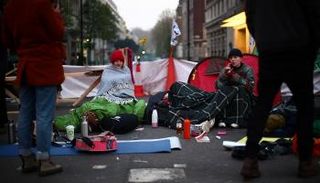 اعتقال 113 من نشطاء مكافحة تغير المناخ في بريطانيا