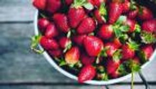 بالصور.. مرض "لثة الفراولة" المميت يلتهم أسنان سيدة 