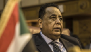 محامٍ سوداني يقاضي وزير خارجية "البشير" بتهم الفساد