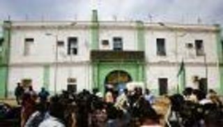 مصدران في عائلته: نقل البشير إلى السجن المركزي في الخرطوم