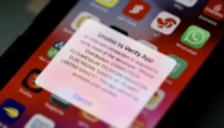 محاولات إيرانية يائسة لمواجهة تسونامي "أبل"