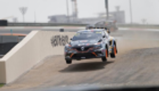 طلاب المدارس يتنافسون في "فورمولا إثارة" على حلبة مرسى ياس