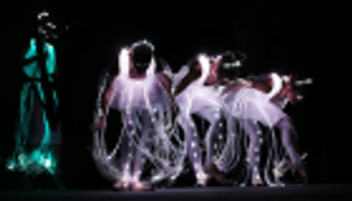 بالصور.. "استعراضات مضيئة" تُلون مسرح مهرجان الشارقة القرائي للطفل