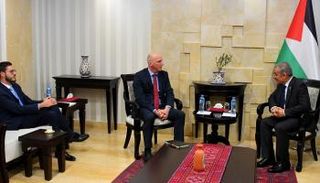 لقاء اشتيه والسفير  السويسري في رام الله