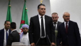 الأمانة العامة للحزب الحاكم بالجزائر تحل "هيئة التسيير" برئاسة بوشارب