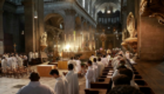 بالصور.. جوقة نوتردام "يتيمة" بعد حريق الكاتدرائية