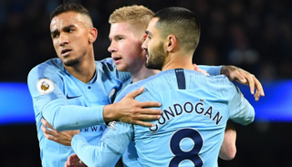 دانيلو لاعب مانشستر سيتي