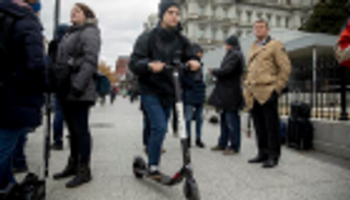 الاسكوتر الكهربائي وسيلة مواصلات المستقبل بأمريكا