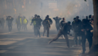 فرنسا تحظر مظاهرات السترات الصفراء في محيط نوتردام وتحذر من العنف