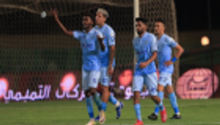 ثنائي الباطن يعدان الجماهير بالبقاء في الدوري السعودي