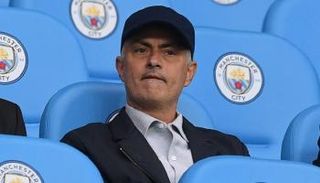 مورينيو في ملعب مان سيتي