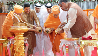جانب من مراسم وضع حجر الأساس لأول معبد هندوسي في أبوظبي