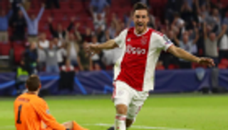 وكيل مدافع أياكس يلمح لقرب رحيله إلى الكالتشيو