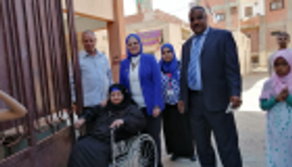 بالصور.. أصحاب الهمم وكبار السن أبرز مشاهد الاستفتاء بصعيد مصر