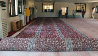 سجاد الإمارات يكسو مساجد السودان