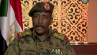 البرهان في أول حوار: لسنا طامعين بالسلطة وحزب البشير خارج المرحلة الانتقالية