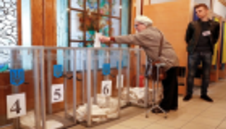 انتخابات أوكرانيا.. زيلينسكي "الممثل الكوميدي" رئيسا بفارق كبير