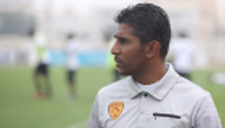 القادسية يعلن إقالة مدربه