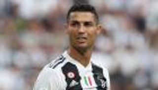 مدرب مصر الأسبق يوجه انتقادات لاذعة إلى رونالدو 