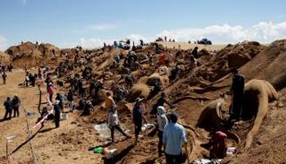 منحوتات على رمال الشواطئ في بوليفيا احتفالا بعيد القيامة