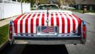 بالصور.. أغرب سيارة كاديلاك ملونة بعلم أمريكا وسعرها مفاجأة