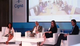 جانب من المؤتمر الصحفي لشركة "سيجنا كوربوريشن".