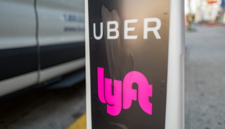 "أوبر" و"ليفت" في حرب أسعار منذ سنوات