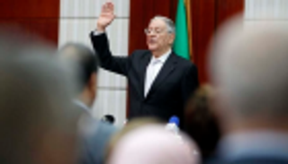 مصادر: البرلمان الجزائري يرفع الحصانة عن وزيرين سابقين بسبب قضايا فساد