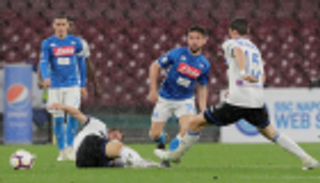 أتالانتا يقترب من المربع الذهبي في الدوري الإيطالي بالفوز على نابولي