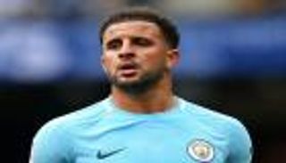 ووكر يكشف عن رسائل جماهير مانشستر يونايتد قبل مباراة الفريقين