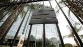 إقالة المدير العام لمجمع "سوناطراك" النفطي بالجزائر