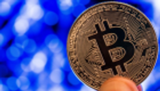 "بيتكوين" تقفز إلى ذروة 6 أشهر بدعم موجة صعود 2019