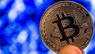 "بيتكوين" تقفز إلى ذروة 6 أشهر